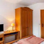 Und Frischhuette Maison d'hôtes 3*