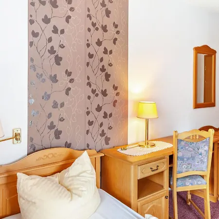 Und Frischhuette Pensjonat 3*