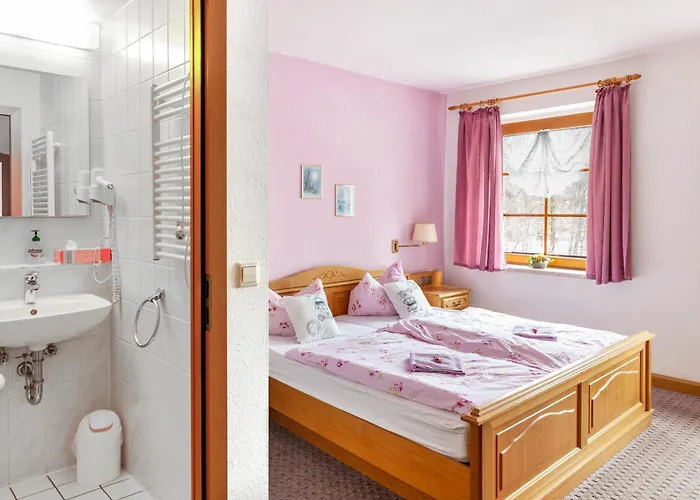 Πανσιόν Und Frischhuette 3*