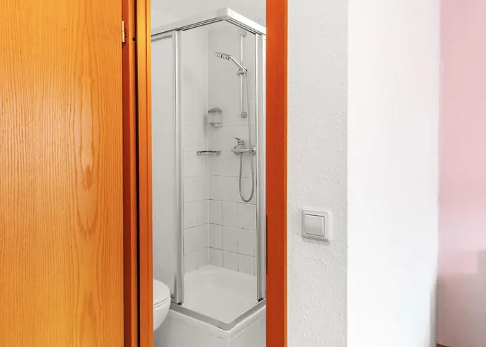 Und Frischhuette بيت ضيافة