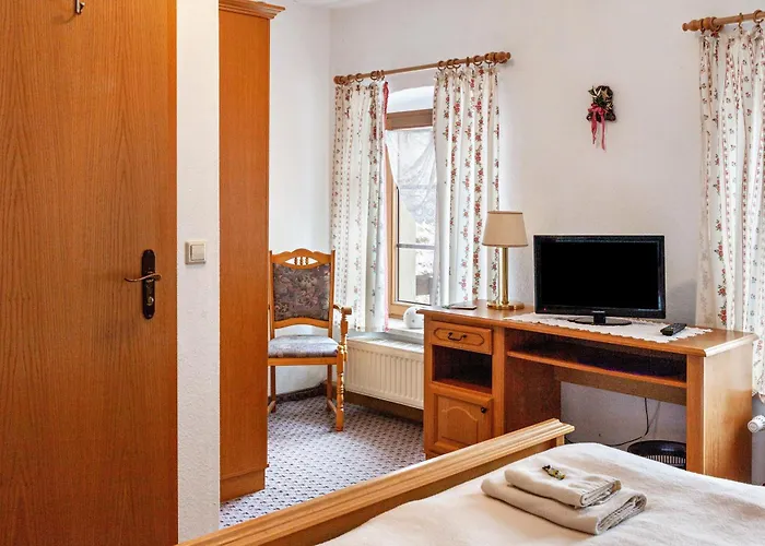 Und Frischhuette بيت ضيافة 3*